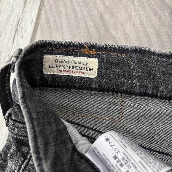 Levi’s Pride Collection Gray Floral Embroidered Big E Jeans Skinny Leg Sz 32/30 - Picture 6 of 10